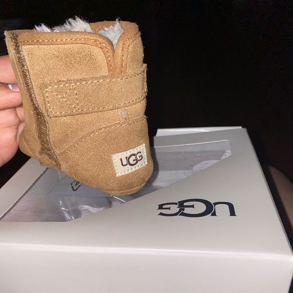 Inftant uggs - Picture 2 of 2